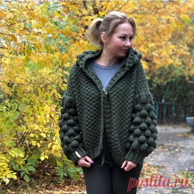 На изображении может находиться: один или несколько человек, цветок, на улице и природа