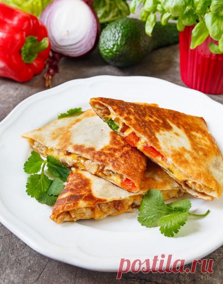 Кесадилья с курицей и сладким перцем на Вкусном Блоге Кесадилья с курицей и сладким перцем - вкусные проверенные рецепты, подбор рецептов по продуктам, консультации шеф-повара, пошаговые фото, списки покупок на VkusnyBlog.Com