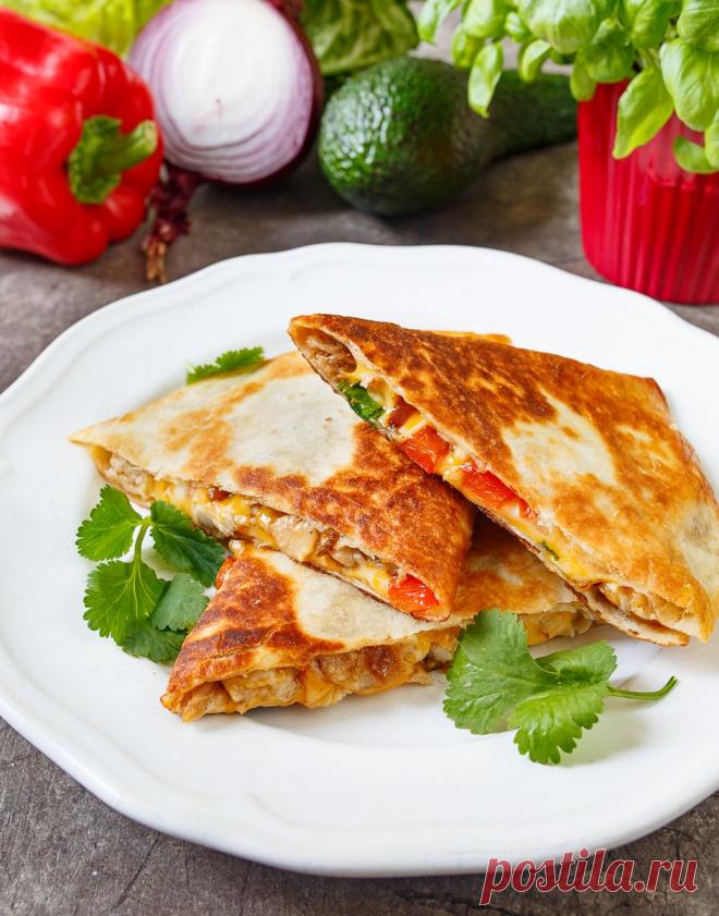 Кесадилья с курицей и сладким перцем на Вкусном Блоге Кесадилья с курицей и сладким перцем - вкусные проверенные рецепты, подбор рецептов по продуктам, консультации шеф-повара, пошаговые фото, списки покупок на VkusnyBlog.Com