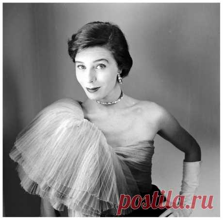 Платье от Жака Фата
photo by Gordon Parks, 1950