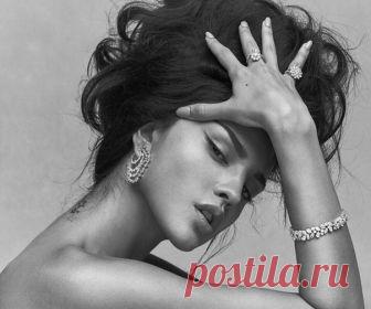 Тихо. По судьбе твоей скользя.