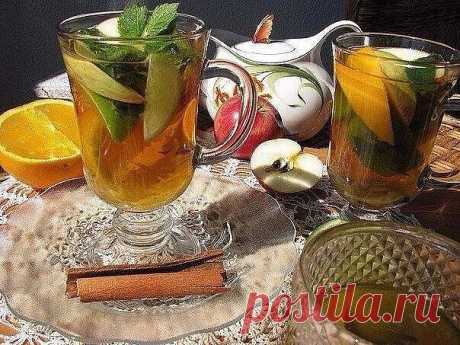 ТОП-7 рецептов очень вкусного чая  

1. Имбирный чай 

Ингредиенты: 

● 1 л воды 
● 3 ст. л. мелко натертого имбиря (или порезанного ломтиками), 
● 3 ст. л. меда 
● щепотка молотого черного перца 
● 1 лимон или апельсин 
● нарубленные листья мяты (по желанию) 

Приготовление: 

В закипевшую воду бросаем натертый имбирь. Когда он пару минут покипит, тщательно процеживаем в чашку. Затем добавляем перец, лимон (апельсин), мяту и мед. Подаем горячим! 

2. Облепиховый чай 

Инг...