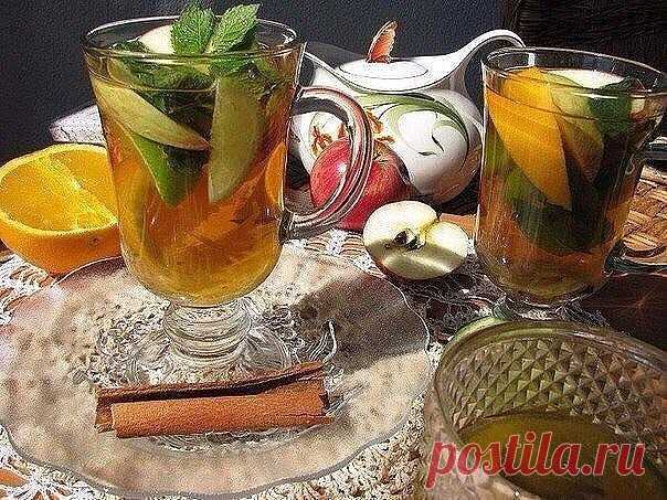 ТОП-7 рецептов очень вкусного чая  

1. Имбирный чай 

Ингредиенты: 

● 1 л воды 
● 3 ст. л. мелко натертого имбиря (или порезанного ломтиками), 
● 3 ст. л. меда 
● щепотка молотого черного перца 
● 1 лимон или апельсин 
● нарубленные листья мяты (по желанию) 

Приготовление: 

В закипевшую воду бросаем натертый имбирь. Когда он пару минут покипит, тщательно процеживаем в чашку. Затем добавляем перец, лимон (апельсин), мяту и мед. Подаем горячим! 

2. Облепиховый чай 

Инг...