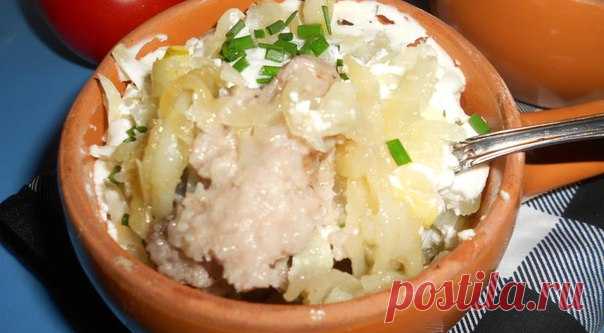 Ленивое жаркое в микроволновке

Время подготовки: 10 мин
Время готовки: 10 мин.
Количество порций: 2.
Сложность приготовления: легкая.

Ингредиенты:
Картофель - 4 шт.
Свиной фарш - 100 г.
Лук - 1/2 шт.
Соль, и смесь перцев - по вкусу.
Чеснок сушеный.
Лук зеленый - 5 перышек.
Вода - 6 ст. л.
Сметана - 2 ст. л.

Способ приготовления:
Шаг 1:
Картофель очистить. Луковицу очистить и мелко нарезать. Свиной фарш посолить, поперчить, добавить сушеный чеснок, перемешать. Картофель ...