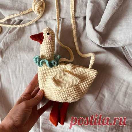 Сумка-игрушка Гусь крючком. Амигуруми схемы и описания. Автор: @juliachervotkina | IRINELY.ART
