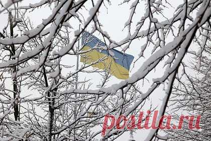 Украинский депутат обвинил власти Киева в бездействии из-за метро. Власти Киева уже давно знали об аварийности станций в южной части синей линии метро. При этом решение о закрытии было принято сейчас. Как заявил депутат Киевского городского совета Андрей Витренко, ремонт займет более полугода, передает телеканал «Рада». Он отметил, что ветка метро не будет работать длительное время.