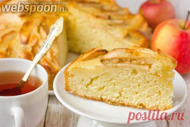 Нежный манно-яблочный пирог