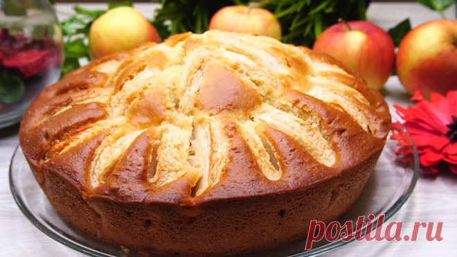 Быстрый пирог на кефире с яблоками