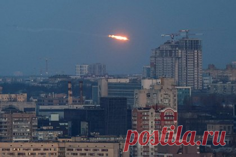 «Следующий год будет решающим» В Германии описали последствия ударов России для Украины. Удары Вооруженных сил России по объектам на территории Украины демонстрируют, что будет ждать Киев в следующем году. Об этом заявил военный эксперт Карло Масала. Он также прокомментировал заявления украинской стороны о том, что Москва использовала весь свой арсенал ракет.