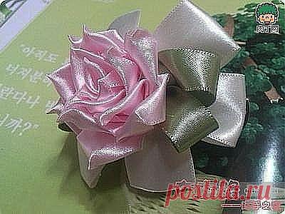 Роза из атласных лент
