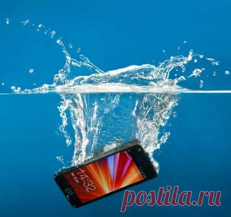 Что делать если намочили  телефон?