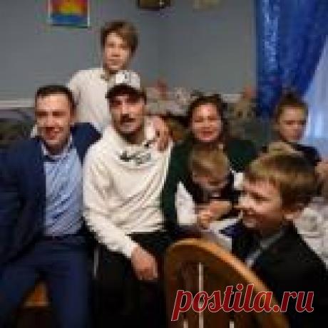 Как убрать второй подбородок. 8 упражнений для борьбы со вторым подбородком. Прежде всего нужно хорошо подготовиться к сеансу лицевой гимнастики. Для этого воспользуйтесь медом, если у вам аллергия на медовые продукты - замените м...