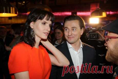 Найдите 10 отличий: старая и новая жена знаменитого актера