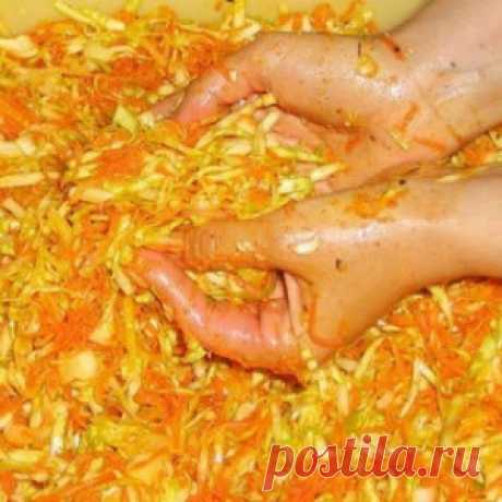 Салаты из капусты на зиму в банках — самые вкусные семейные рецепты