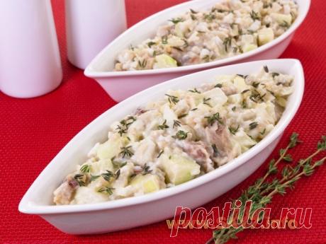 Салат с селедкой, картофелем и яблоком