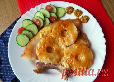 ​Сочная свинина с ананасами и сыром, запечённая в духовке