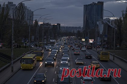 На Украине предупредили о возможных отключениях света. На Украине возможны отключения света из-за обстрелов, но не длительные. Об этом заявил министр энергетики республики Герман Галущенко. В случае нанесения массовых ракетных ударов возможны блэкауты, но, по словам Галущенко, власти постараются сделать их кратковременными.