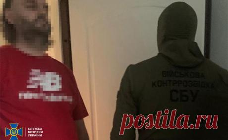 В Одессе задержали группу людей, планировавших захват власти в городе. СБУ задержала двух мужчин, у них изъяли более 70 единиц огнестрельного оружия с оптическими прицелами и боеприпасами