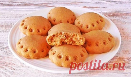 ПОСТНОЕ ПЕЧЕНЬЕ БЕЗ ЯИЦ И МОЛОЧНЫХ ПРОДУКТОВ
У этого печенья тонкая корочка и мягкая серединка. Такая выпечка готовится без яиц и молочных продуктов и подходит для тех, кто соблюдает пост.
Ингредиенты:
	•	Мука – 320 г
	•	Сахар – 120 г
	•	Соль – 1 щепотка
	•	Вода – 120 мл
	•	Растительное масло (без запаха) – 60 мл
	•	Разрыхлитель – 2 ч. л.
	•	Какао-порошок – 1 ч. л.
	•	Корица (порошок) – 1 ч. л.
	•	Имбирь (порошок) – 1 ч. л.
Приготовление печенья:
	1	Поместите в миску сахар, добавьте щепотку