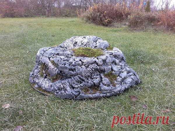 Мастер-класс: Лёгкий камень своими руками - полезное украшение для сада

 камень

Этот камень диаметром 1 м я сделала для дачи своей подруги, на ее колодец. Ей было дорого купить готовый, я решила сделать ей подарок. 
Когда планировала работу, думала использовать цемент, а потом покумекала и придумала так… Сделаю-ка я камень полегче, ведь приятельнице уже к 70, сил мало, чтобы двигать тяжёлый камень из цемента. 
Составила список необходимых материалов и инструментов для из...