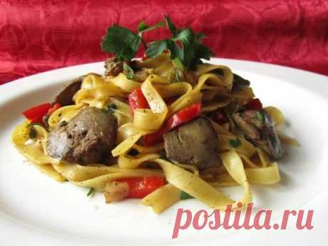 (+1) тема - Тальятелле с куриной печенью | ВКУСНО ПОЕДИМ!
200 г паста (тальятелле) - широrая лапша из твердых сортов пшеницы

400 г печень куриная

1/2 шт. лук 2 зубчика чеснок 1/2 шт. перец сладкий (красный)

3 ст л. соевый соус по вкусу

петрушка по вкусу, специи