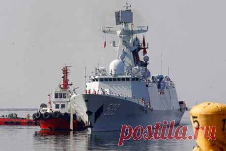 В России прокомментировали экстренную покупку боевых кораблей у Китая. Кораблестроительная отрасль России способна решить все поставленные задачи по обеспечению потребностей Военно-морского флота (ВМФ) страны в назначенные сроки. Об этом на полях форума «Армия-2022» рассказал заместитель генерального директора ОСК по военному кораблестроению Владимир Королев.