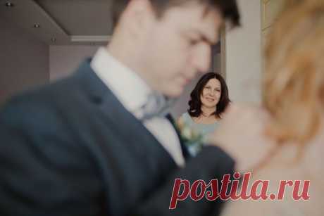 Праздник Максима и Вероники проходил в центре Москвы и идеально совместил в себе ритм большого города, стилистику урбан и уютную, теплую атмосферу. Вся серия: