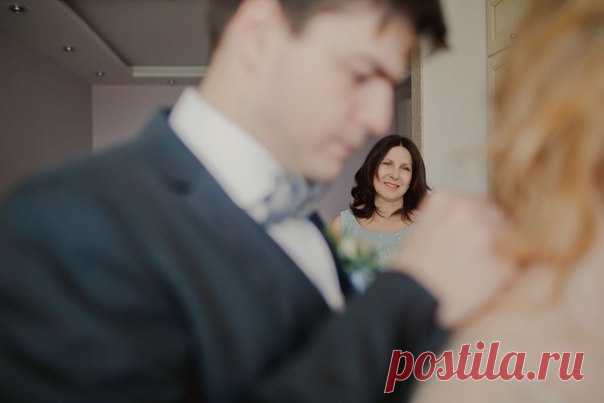 Праздник Максима и Вероники проходил в центре Москвы и идеально совместил в себе ритм большого города, стилистику урбан и уютную, теплую атмосферу. Вся серия: