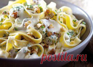 Макароны с сыром рокфор и орехами | vkusnyymir
