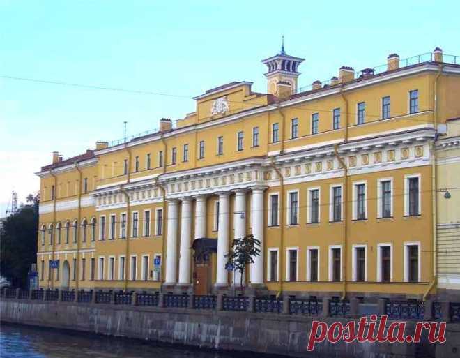 The Yusupovs' Palace on The Moika is notoriously famous for the murder of Rasputin, which took place in one of the cell rooms on 16-17 Dec 1916. Felix Yusupov had long known Rasputin, frequented night pubs and restaurants with him, but deeply detested him in his heart. In Dec 1916 he finally accomplished his plan together with 4 conspirators: a member of the state Duma Purishkevich, Prince Dmitry, the military doctor Lazovert|Johan Bakkes приколол(а) это к доске Rusland-reis (Russia - travel) |…