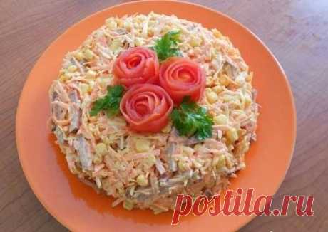 ПОЛУКОПЧЁНОЧКА !!!  **Колбаса п/копчёная -соломка, морковь сырая и твёрд/сыр -тёрка, конс/кукуруза, чеснок. *Заправка: майонез.