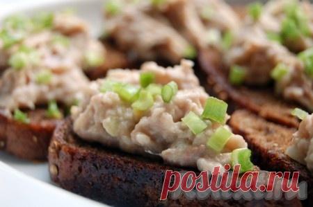 Рецепт селедочного форшмака - рецепт с фото Традиционно в форшмак входят, помимо самой селедки, яблоко, отварной картофель, замоченная в молоке белая булка и т.д. Но постепенно традиции меняются. Сегодня хочу вам показать как раз такой новый рецепт селедочного форшмака. Он легко готовится, отличается бесподобным вкусом и будет хорошо ...