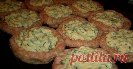 Это блюдо из фарша затмит любые котлеты! 25 минут в духовке – шедевр готов! Многие хозяйки предпочитают хранить в морозилке перемолотое мясо, а не цельные куски: фарш быстрее...