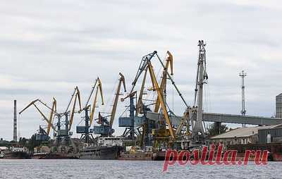 В Херсоне совершено покушение на ректора вуза. Погиб ее охранник, сама Татьяна Томилина госпитализирована, сообщил представитель властных структур