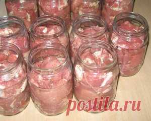 Домашняя тушенка своими руками
Быстро, легко и очень ВКУСНО!!!Немного старания, и вы получите вкусное, сочное и аппетитное мясо, приготовленное своими руками. Рецепт под фото.
Рецепт на сайте: http://goldenrecipes.ru/domashnyaya-tushenka-svoimi-rukami/