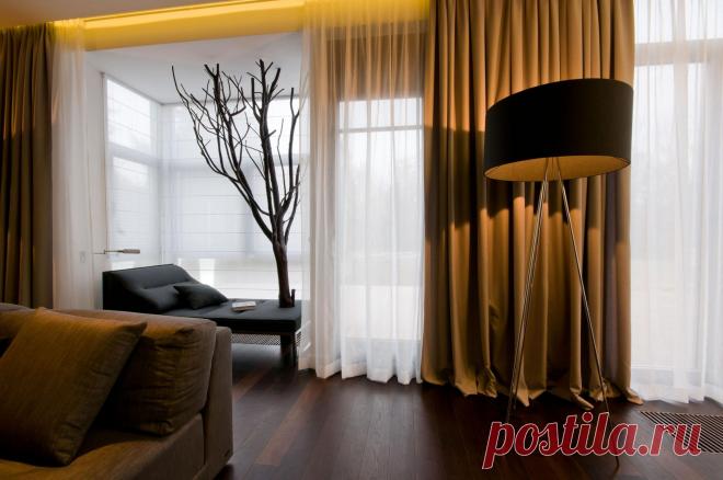 Какие шторы сочетаются с коричневой мебелью?