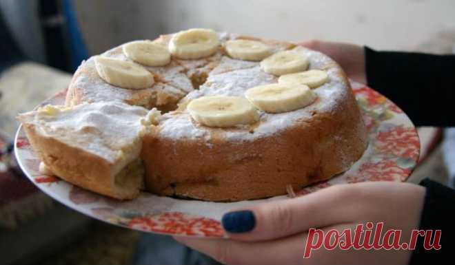 Супер вкусный и простой пирог — шарлотка с яблоками и бананом в духовке - Женская страница