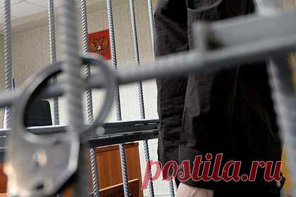 Россиянина осудят за домогательства к ребенку в гостях у друзей. В Перми суд рассмотрит 45-летнего местного жителя, домогавшегося маленькой девочки. Вечером в апреле фигурант отдыхал в гостях у друзей. Они выпивали. В квартире были несовершеннолетние дети. Обвиняемый уединился в комнате с одной девочкой и приставал к ней. По факту произошедшего было возбуждено дело.