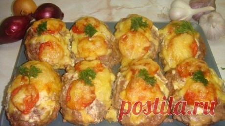 Новости
Мясные зразы по-французски

Ингредиенты:

Фарш говядина со свининой 700 г
Куриный фарш 700 г
Яйцо куриное 4 шт
Лук репчатый 2 шт
Помидоры красные 1 шт
Майонез(сметана) 8 ч. л.
сыр 100 г
Соль,специи
кефир 100 г