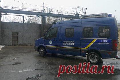 На Украине накажут родителей за прослушивание группы «Воровайки» их детьми. В городе Глобино Полтавской области Украины накажут родителей детей, послушавших песню «Наколочки» российской группы Воровайки. Уточняется, что группа подростков слушала песню на остановке общественного транспорта. По информации издания, в отношении родителей несовершеннолетних составили административные материалы.