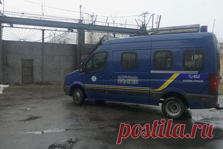 На Украине накажут родителей за прослушивание группы «Воровайки» их детьми. В городе Глобино Полтавской области Украины накажут родителей детей, послушавших песню «Наколочки» российской группы Воровайки. Уточняется, что группа подростков слушала песню на остановке общественного транспорта. По информации издания, в отношении родителей несовершеннолетних составили административные материалы.