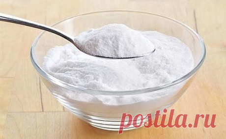 Сохраните, чтобы не потерять
СОВЕТ 1: ЙОД И ПИЩЕВУЮ СОДУ ВСЕГДА ИМЕЙТЕ ПОД РУКОЙ!
Во многих случаях антибиотики необходимы, но очень часто можно обойтись без них. Достаточно иметь под рукой йод и питьевую соду.
1. При тонзиллите и даже гнойной ангине несколько раз в день смазывайте миндалины питьевой содой, обмакнув в неё мокрый палец, после чего в течение двух часов не ешьте и не пейте.
2. При жжении и сухости в носу, кашле смажьте мокрым пальцем с питьевой содой полость носа и некоторое время