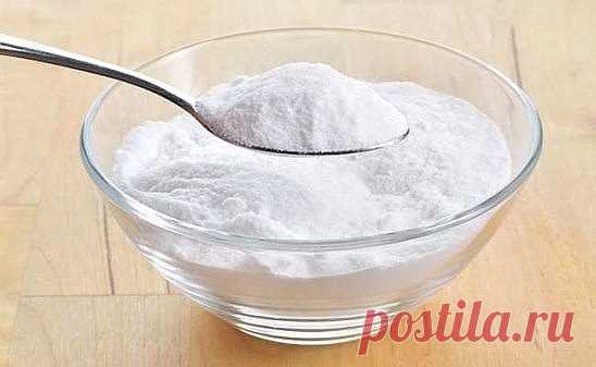 Сохраните, чтобы не потерять
СОВЕТ 1: ЙОД И ПИЩЕВУЮ СОДУ ВСЕГДА ИМЕЙТЕ ПОД РУКОЙ!
Во многих случаях антибиотики необходимы, но очень часто можно обойтись без них. Достаточно иметь под рукой йод и питьевую соду.
1. При тонзиллите и даже гнойной ангине несколько раз в день смазывайте миндалины питьевой содой, обмакнув в неё мокрый палец, после чего в течение двух часов не ешьте и не пейте.
2. При жжении и сухости в носу, кашле смажьте мокрым пальцем с питьевой содой полость носа и некоторое время