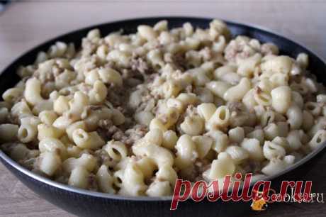 Макароны с мясным фаршем в сливочном соусе Простое, вкусное и сытное блюдо для домашнего ужина или обеда. Одна из многочисленных вариаций всем известного и многими любимого блюда- макароны по-флотски. Попробуйте приготовить макароны с мясным фаршем в сливочном соусе, возможно этот вариант блюда станет самым любимым в Вашей семье.