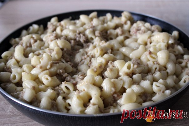 Макароны с мясным фаршем в сливочном соусе Простое, вкусное и сытное блюдо для домашнего ужина или обеда. Одна из многочисленных вариаций всем известного и многими любимого блюда- макароны по-флотски. Попробуйте приготовить макароны с мясным фаршем в сливочном соусе, возможно этот вариант блюда станет самым любимым в Вашей семье.
