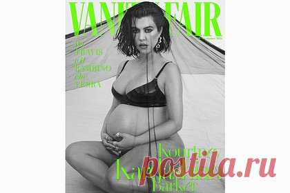 Беременная Кортни Кардашьян снялась в нижнем белье для журнала. Американская телезвезда, предпринимательница Кортни Кардашьян снялась в откровенном образе для журнала Vanity Fair Italia. На размещенном снимке беременная 44-летняя знаменитость позирует перед камерой в кожаном комплекте нижнего белья, придерживая руками свой живот.