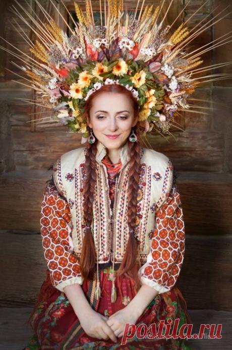 Украинки в национальных костюмах: восхитительный патриотический фотоцикл