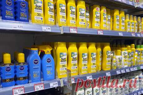 Исследована безопасность солнцезащитных кремов. Через два часа солнцезащитные кремы с оксидом цинка — как в виде наночастиц, так и в виде микрочастиц — перестают защищать от ультрафиолета, выяснили американские и британские ученые. Более того, их эксперименты на рыбках данио-рерио показали, что такие вещества вдобавок становятся токсичными.