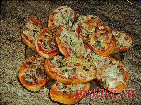 Бутерброды из черного хлеба с помидорами и жареным луком | Женские интересы