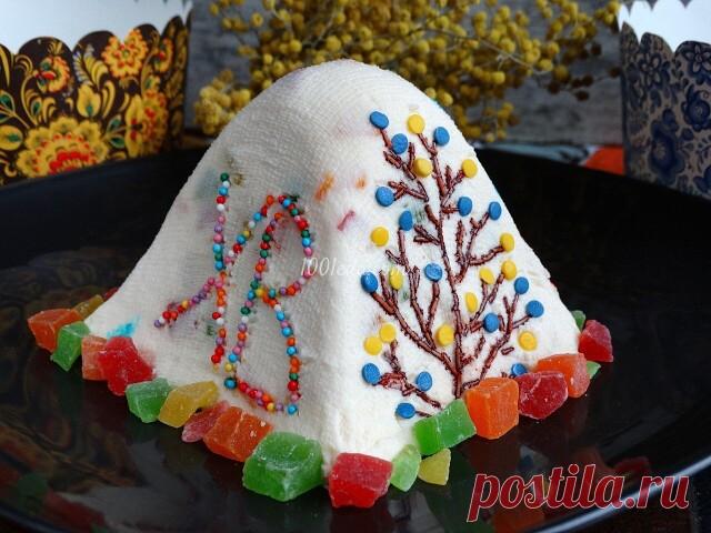 ПАСХА ЦАРСКАЯ ЗАВАРНАЯ С ЦУКАТАМИ 
 
Рецептов творожной пасхи существует немало, но основа у них одна – это творог. Кроме того, практически все творожные пасхи готовят с яйцом, и тут возникает вопрос: какие яйца необходимо использовать – сырые или термически обработанные. Я предпочитаю второй вариант, так как сырых яиц в блюдах я опасаюсь. Поэтому представляю вам свой вариант традиционного пасхального угощения – пасху творожную заварную. Чтобы приготовить пасху Царскую зав...